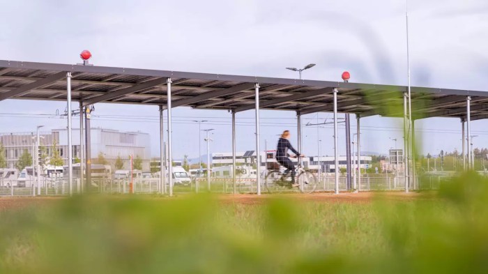 Europe first solar panel roof covered bike lane unveiled germany