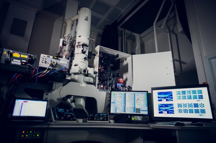 Quantum first microscope solve chip inspection