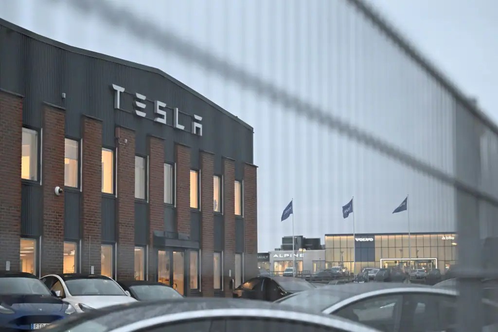 Tesla sweden worker strike