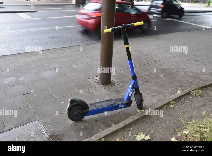 Dutch minister wants escooters on roads * to amsterdams dismay