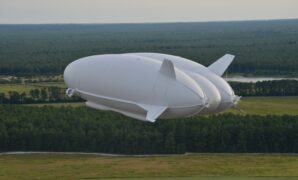 Airlander 10 hybrid aircraft joins grands espaces