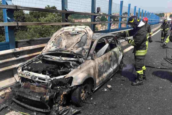 Solar hybrid car explodes killing two italian researchers