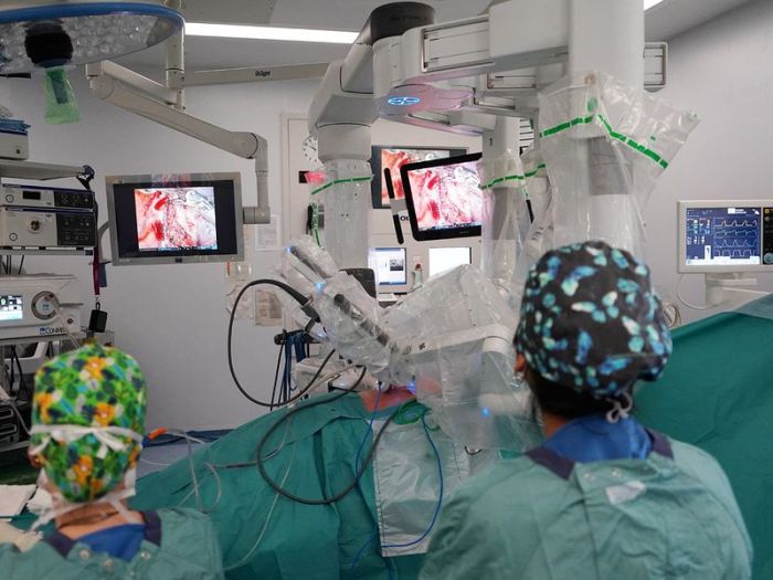 Spanish surgeons perform worlds first fully robotic lung transplant