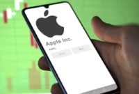 apple-briefly-ascends-to-worlds-most-valuable-company-shifting-investor-focus-from-ai-infrastructure-to-integrated-ecosystems